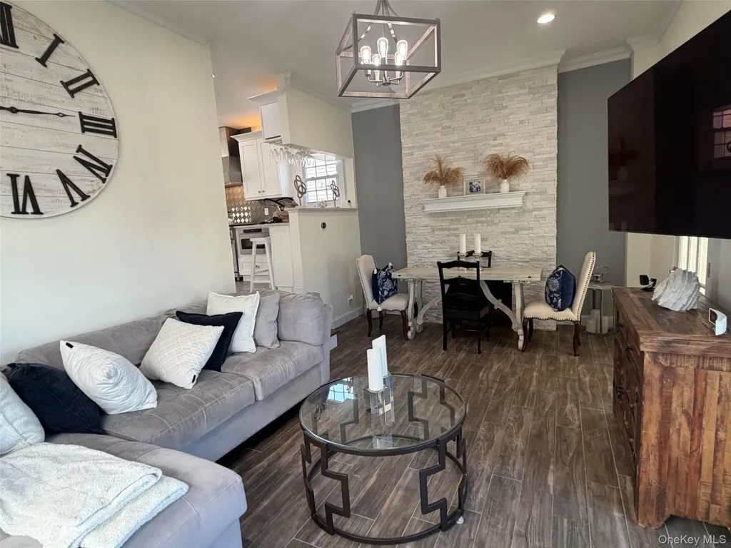 326 E Walnut Street Long Beach NY 11561