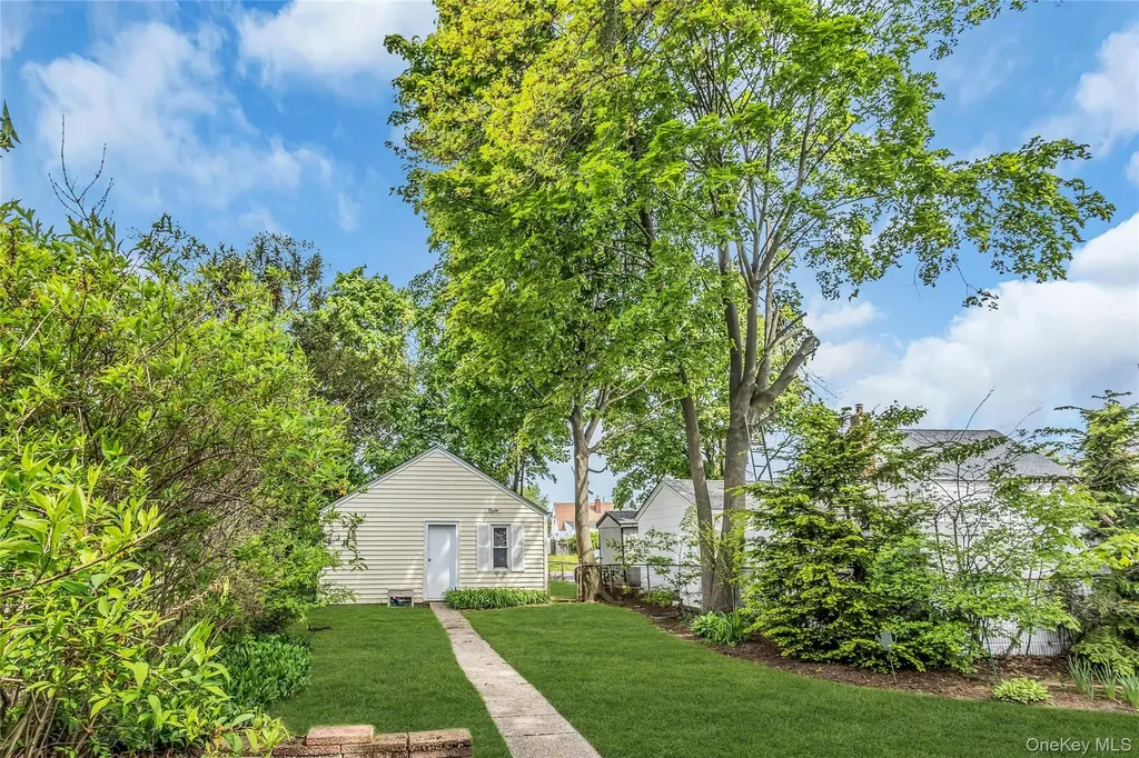 11 Skidmore Place Valley Stream NY 11581
