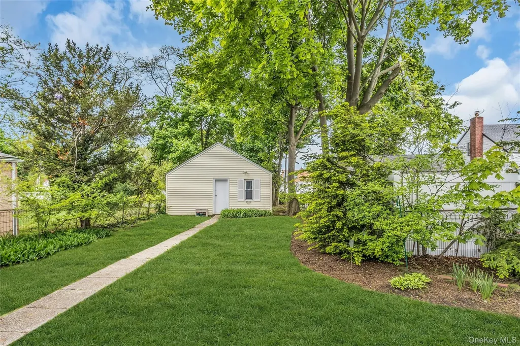 11 Skidmore Place Valley Stream NY 11581