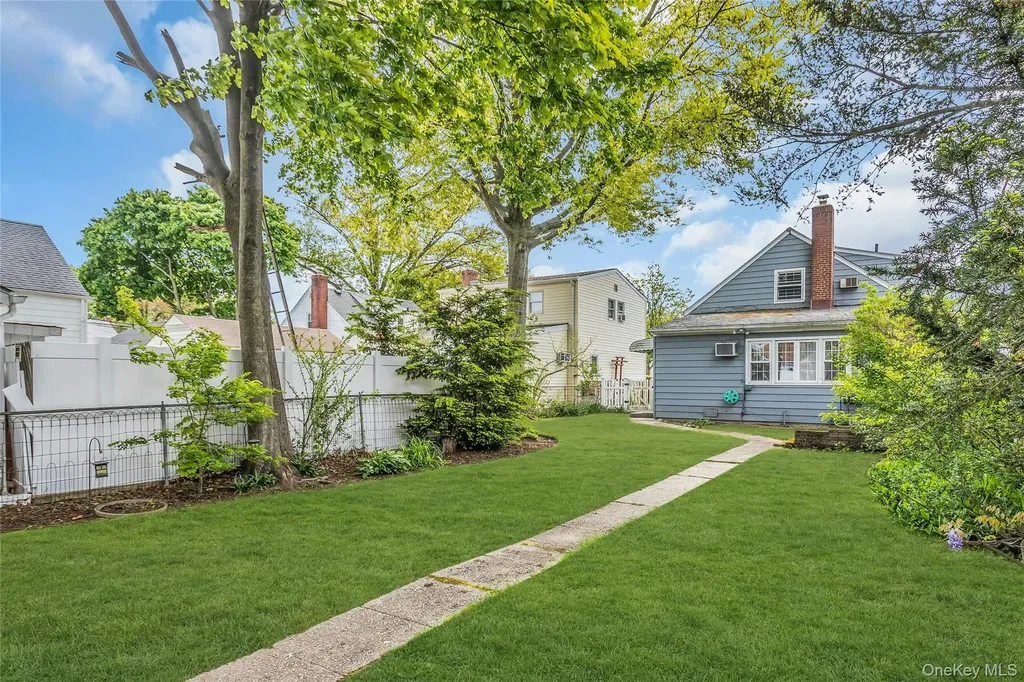 11 Skidmore Place Valley Stream NY 11581