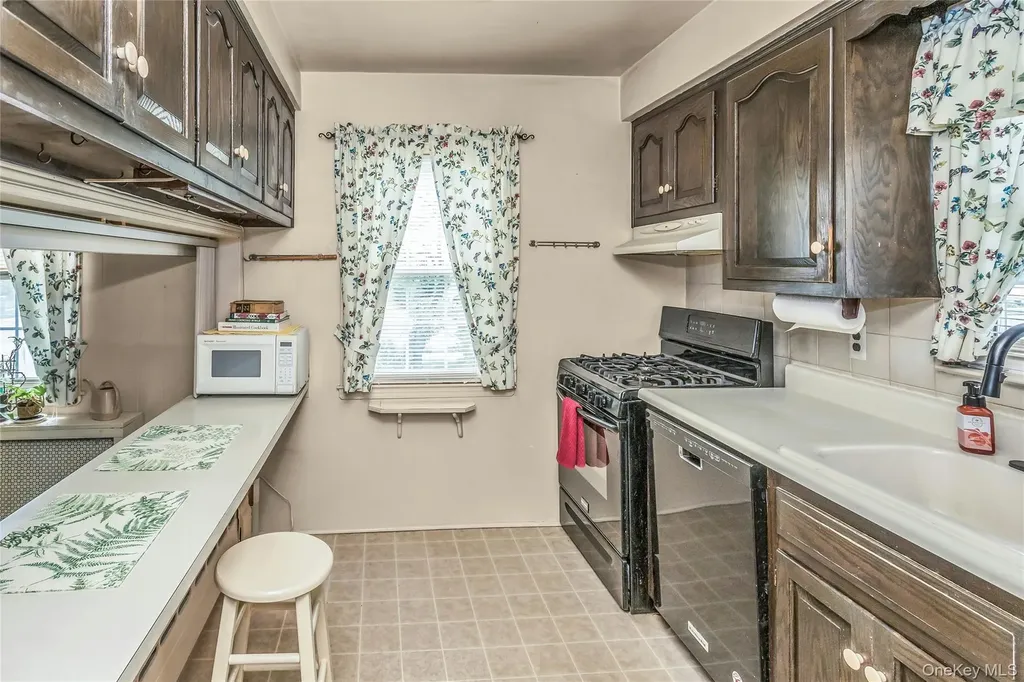 11 Skidmore Place Valley Stream NY 11581