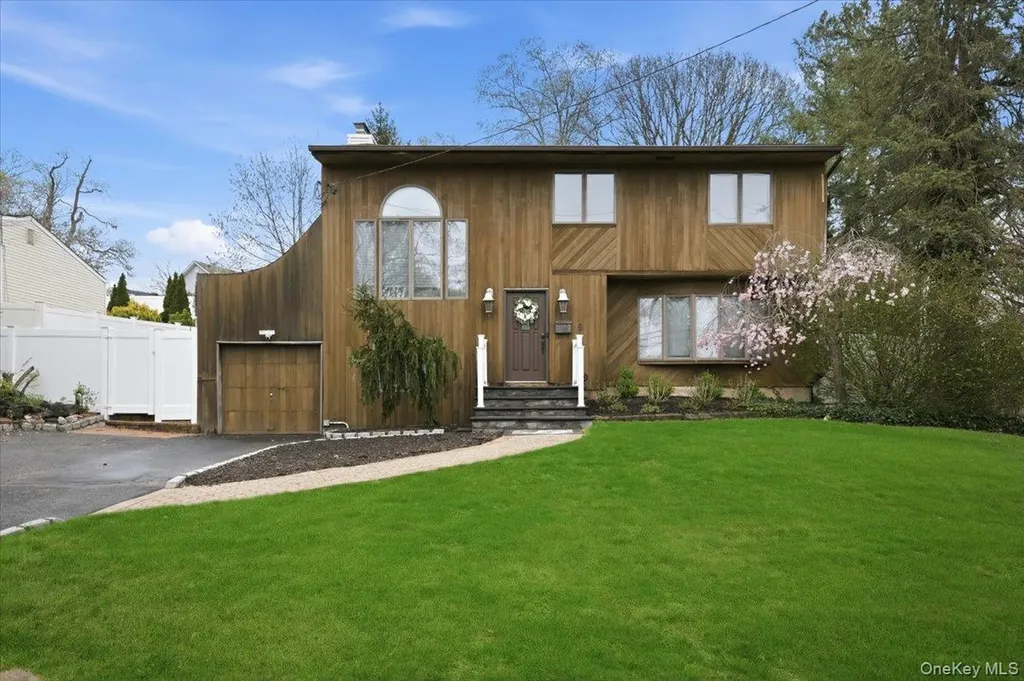 9 Adrian Drive Ronkonkoma NY 11779