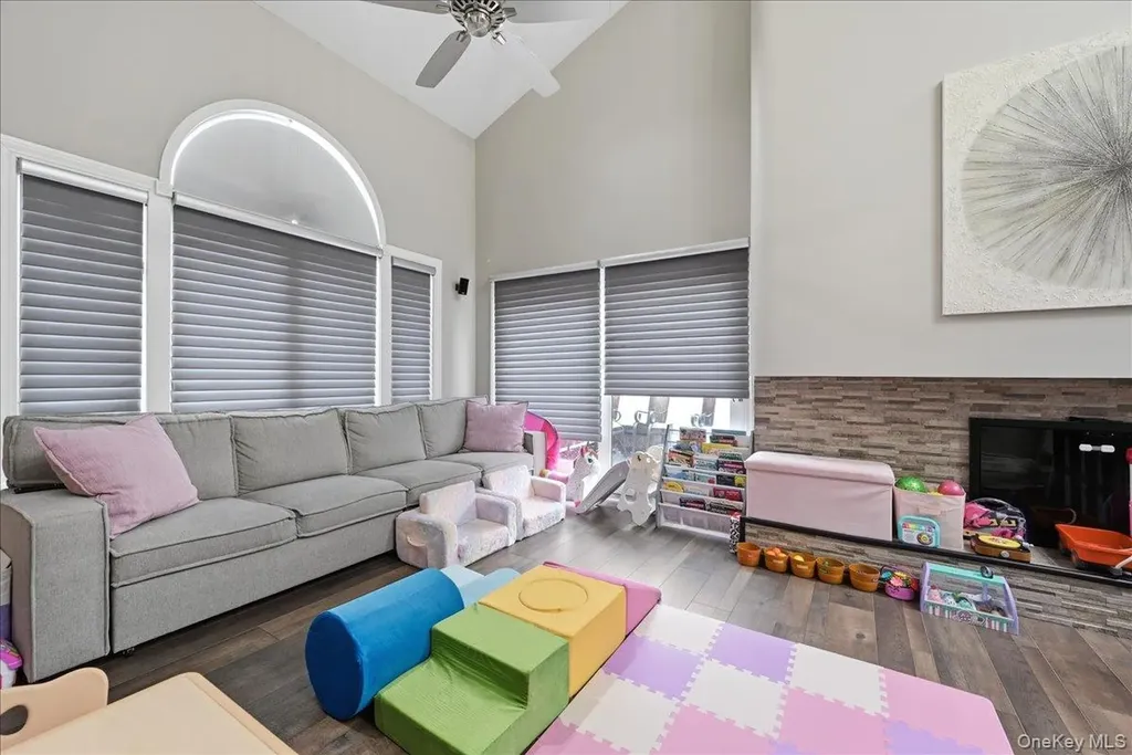 9 Adrian Drive Ronkonkoma NY 11779