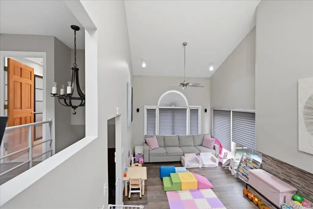 9 Adrian Drive Ronkonkoma NY 11779