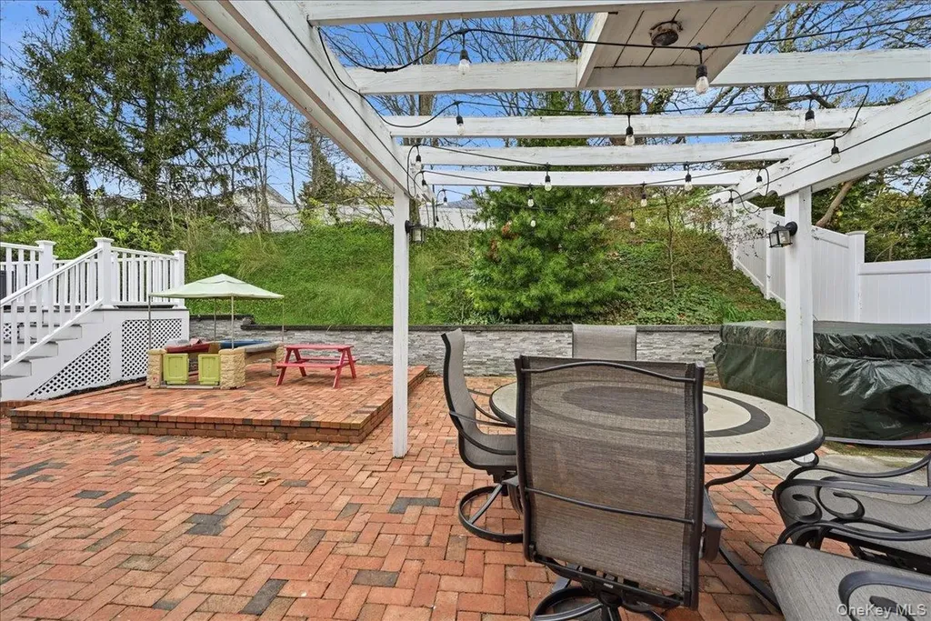 9 Adrian Drive Ronkonkoma NY 11779