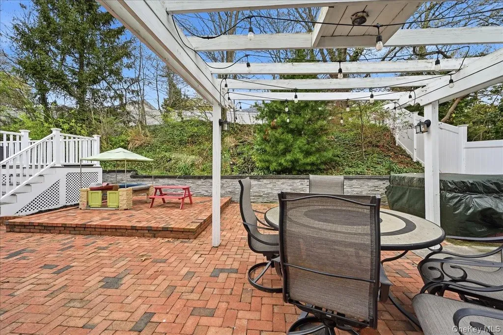 9 Adrian Drive Ronkonkoma NY 11779
