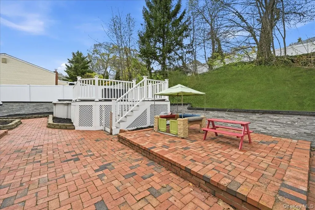 9 Adrian Drive Ronkonkoma NY 11779