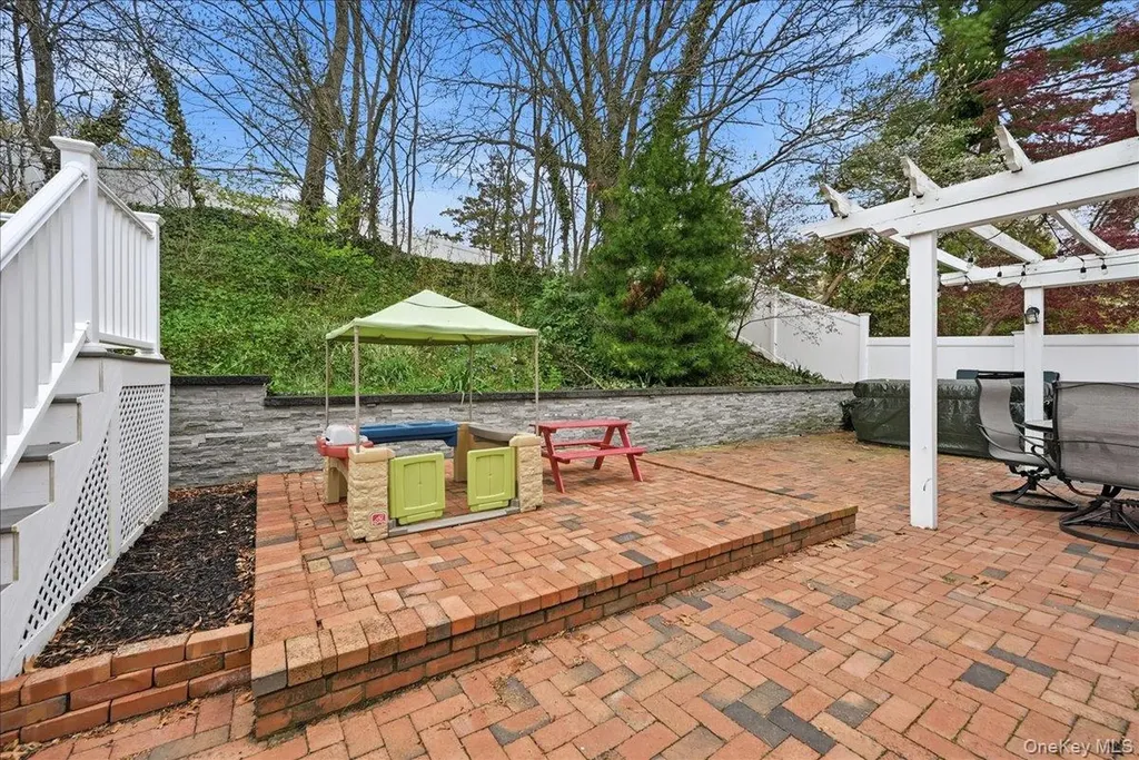 9 Adrian Drive Ronkonkoma NY 11779