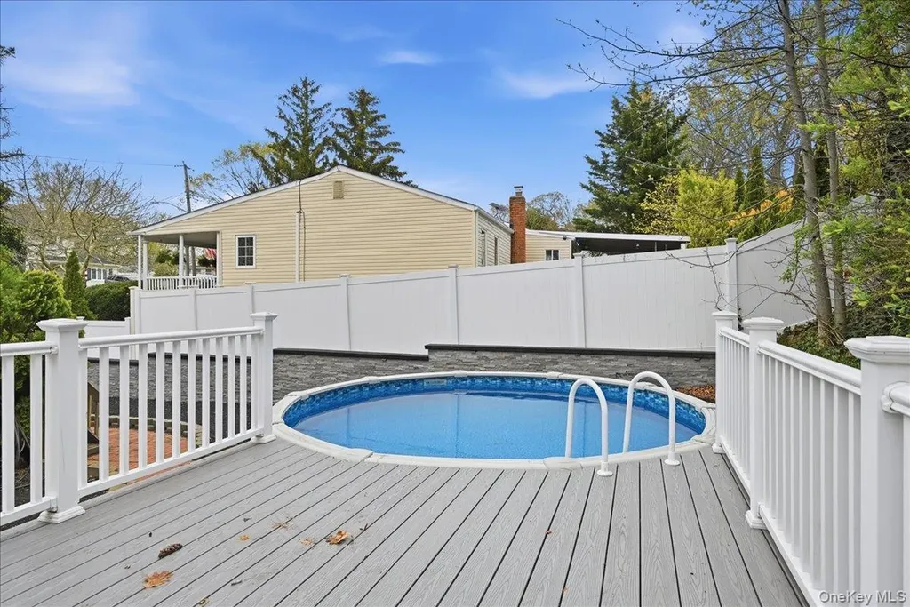 9 Adrian Drive Ronkonkoma NY 11779