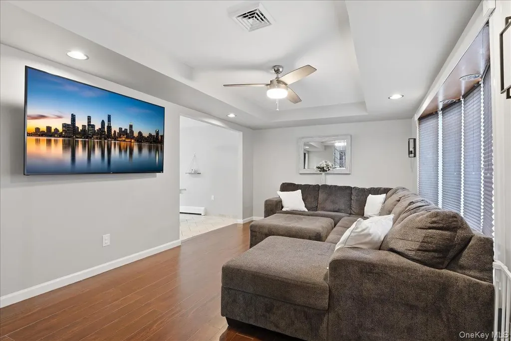 9 Adrian Drive Ronkonkoma NY 11779