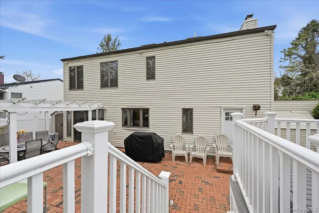 9 Adrian Drive Ronkonkoma NY 11779