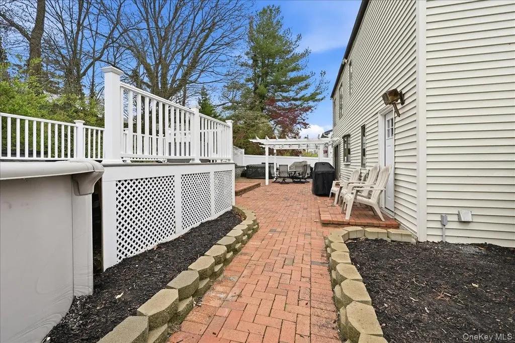9 Adrian Drive Ronkonkoma NY 11779