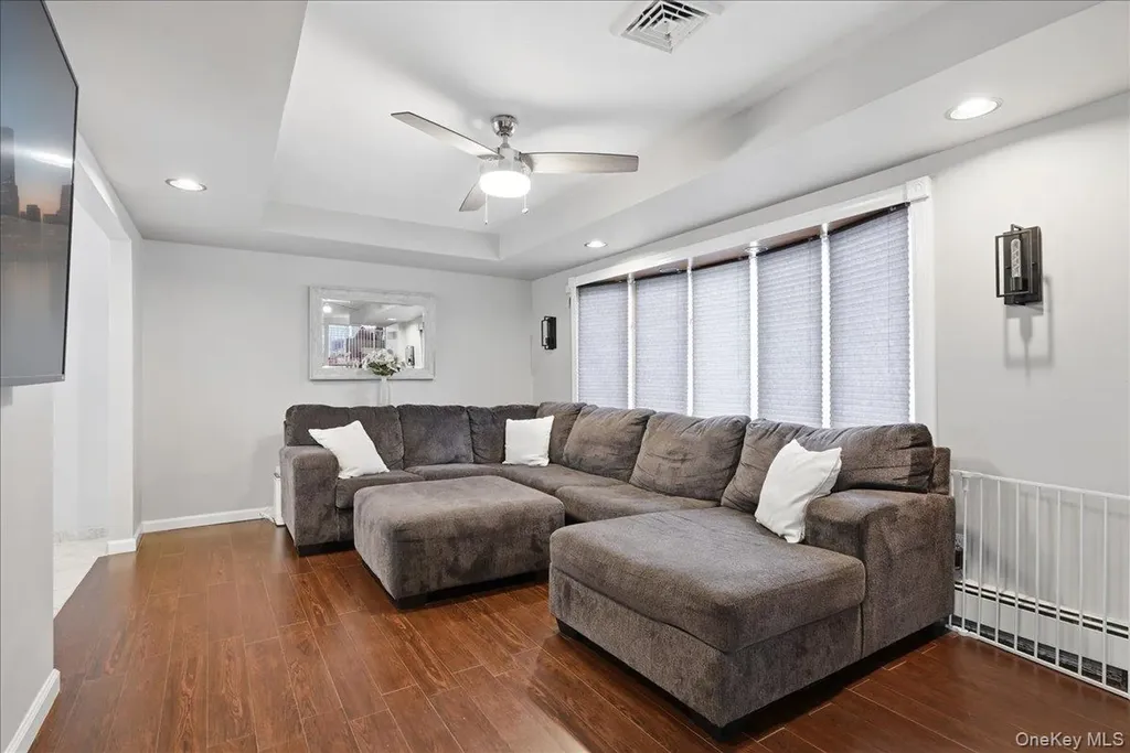 9 Adrian Drive Ronkonkoma NY 11779