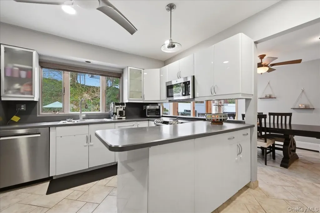 9 Adrian Drive Ronkonkoma NY 11779