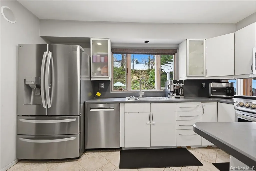 9 Adrian Drive Ronkonkoma NY 11779