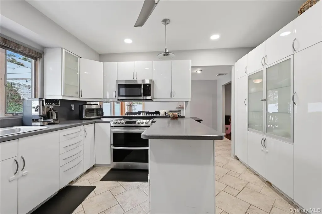 9 Adrian Drive Ronkonkoma NY 11779