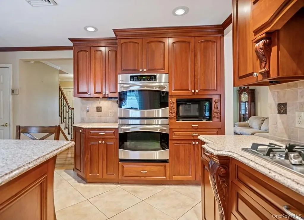 1300 Oak Avenue West Islip NY 11795