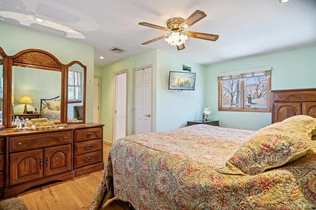 1300 Oak Avenue West Islip NY 11795