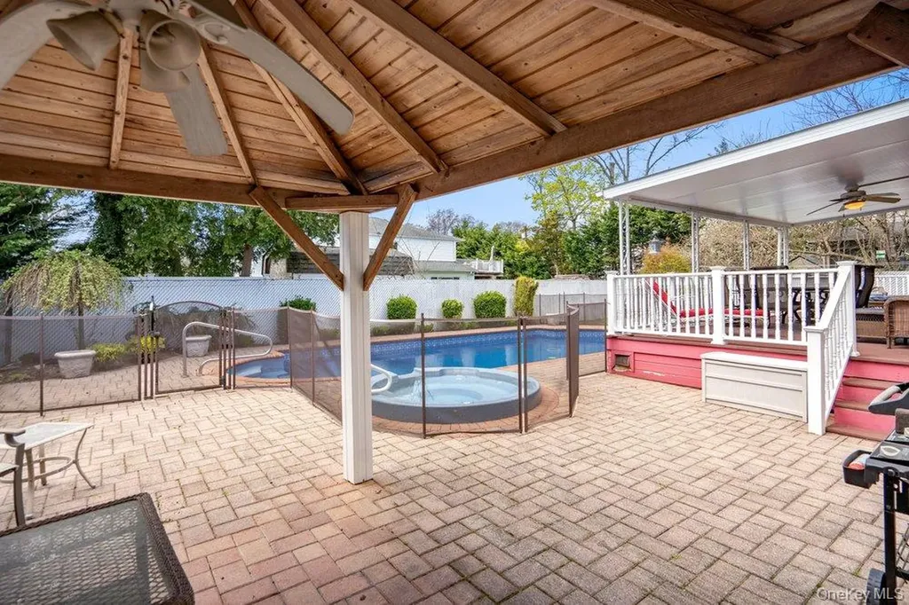 1300 Oak Avenue West Islip NY 11795