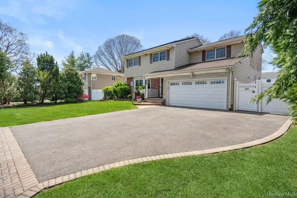 1300 Oak Avenue West Islip NY 11795