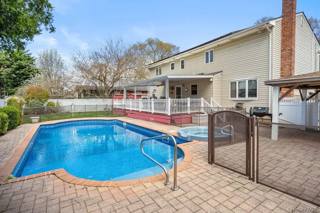 1300 Oak Avenue West Islip NY 11795