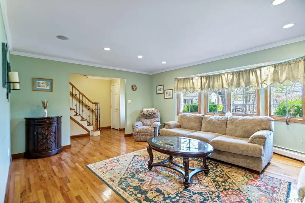 1300 Oak Avenue West Islip NY 11795