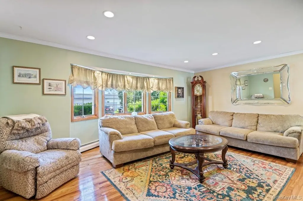 1300 Oak Avenue West Islip NY 11795