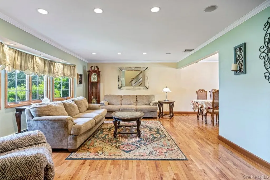 1300 Oak Avenue West Islip NY 11795