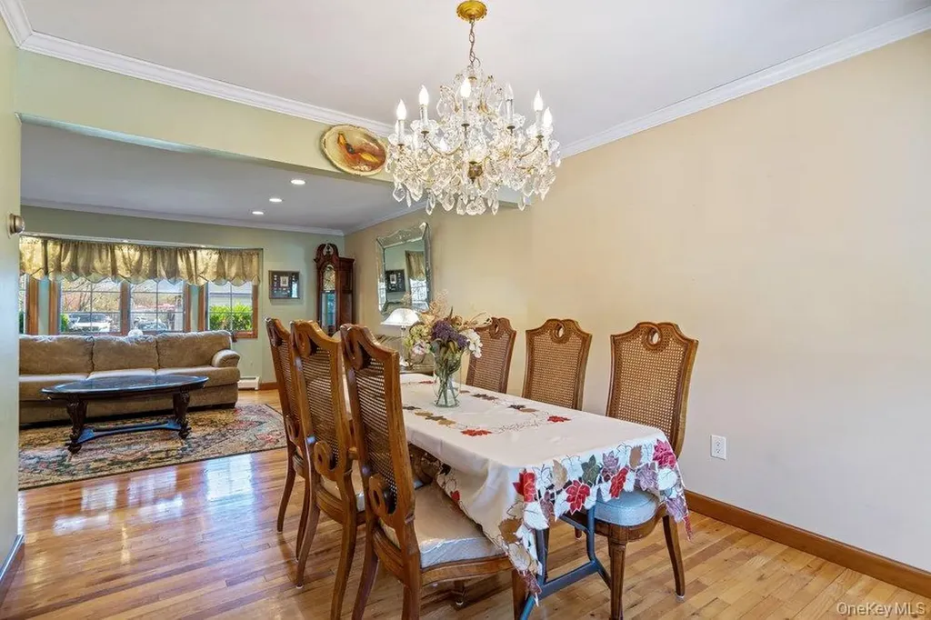 1300 Oak Avenue West Islip NY 11795