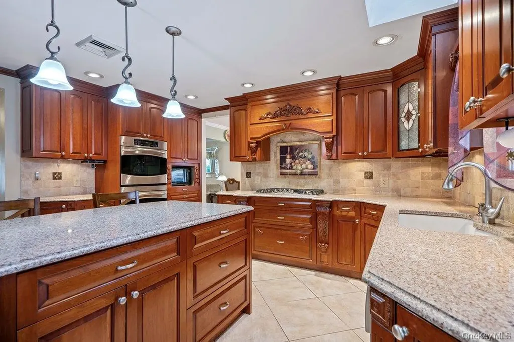 1300 Oak Avenue West Islip NY 11795
