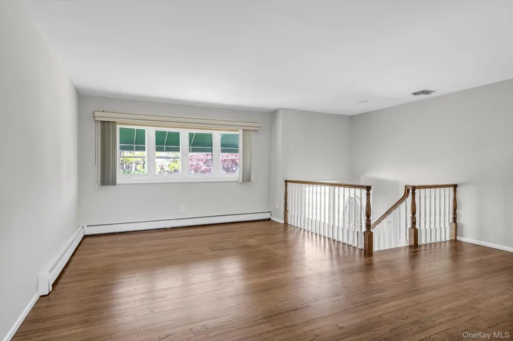 1678 Park Avenue Merrick NY 11566