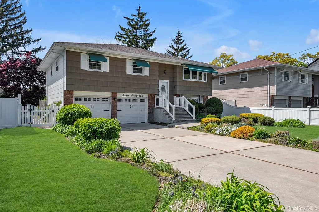 1678 Park Avenue Merrick NY 11566