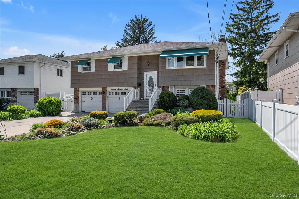 1678 Park Avenue Merrick NY 11566