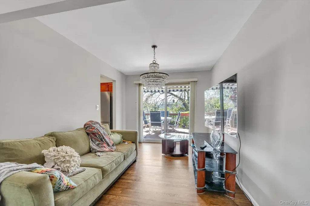 1678 Park Avenue Merrick NY 11566