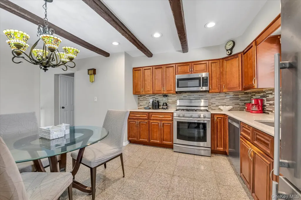 1678 Park Avenue Merrick NY 11566