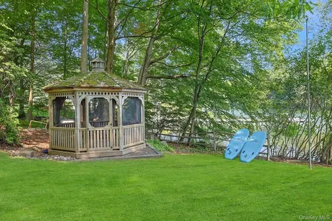 8 N Lake Road Armonk NY 10504