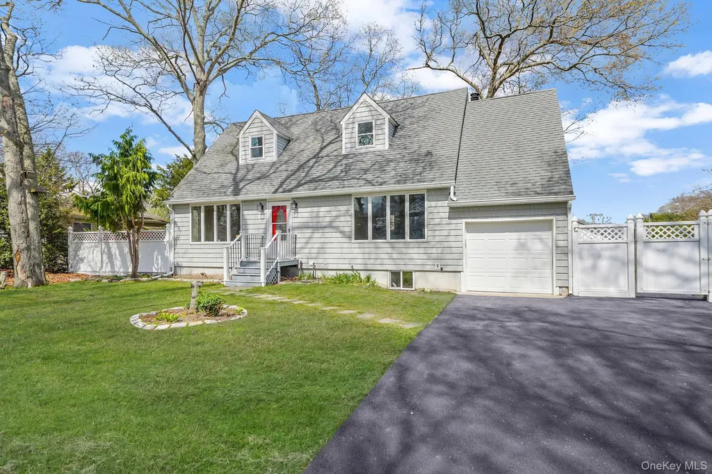 41 Seaside Avenue Patchogue NY 11772