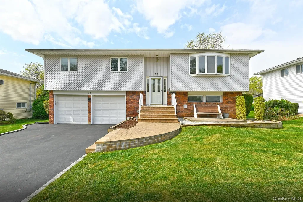 62 Beaumont Drive Plainview NY 11803