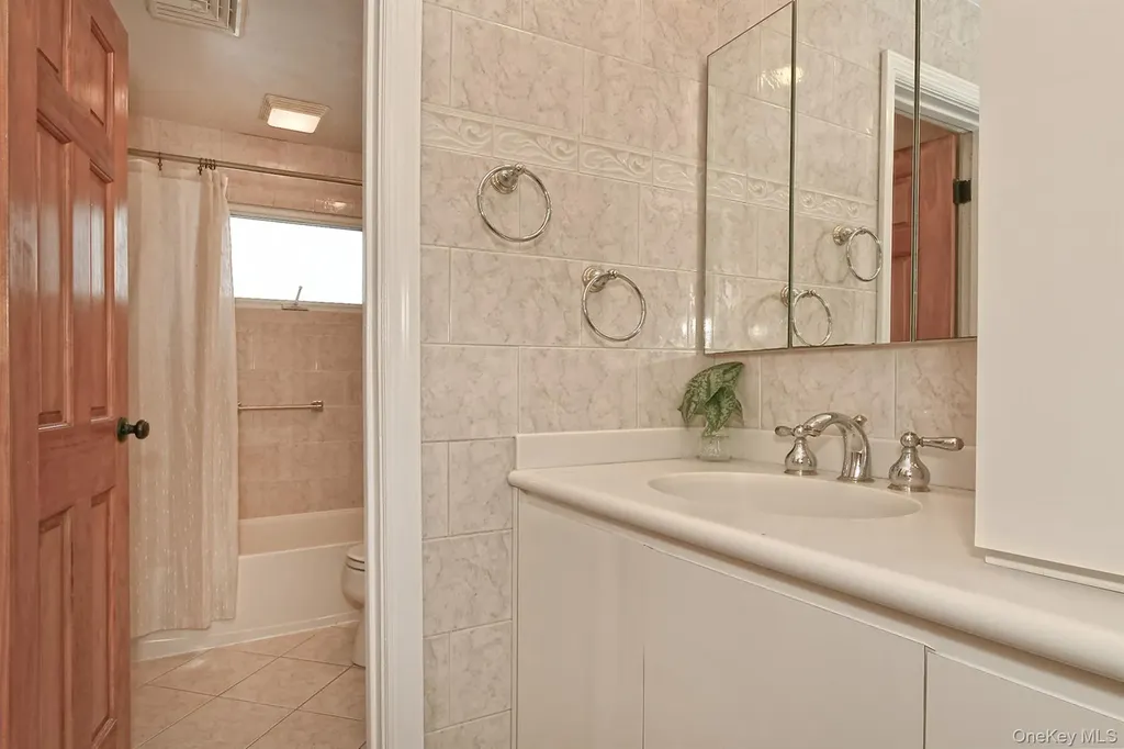 62 Beaumont Drive Plainview NY 11803