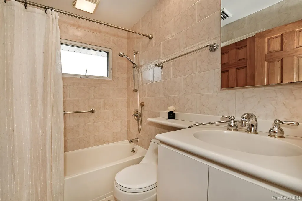 62 Beaumont Drive Plainview NY 11803