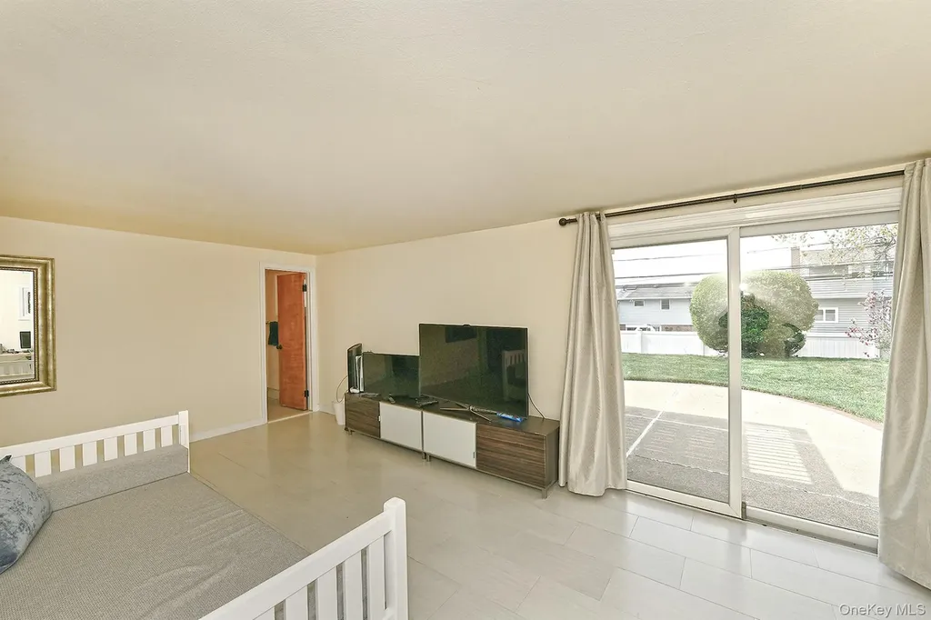 62 Beaumont Drive Plainview NY 11803