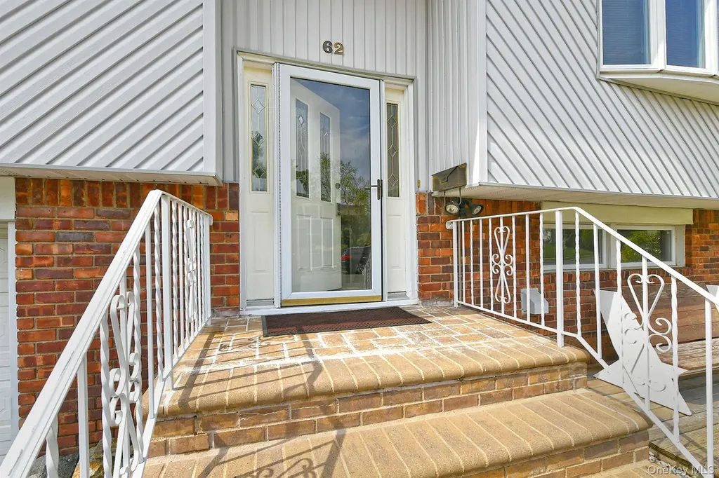 62 Beaumont Drive Plainview NY 11803