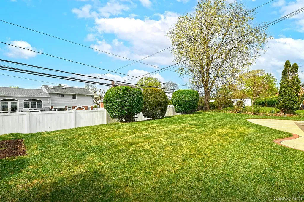 62 Beaumont Drive Plainview NY 11803