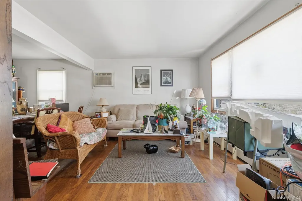 124 Quebec Road Island Park NY 11558