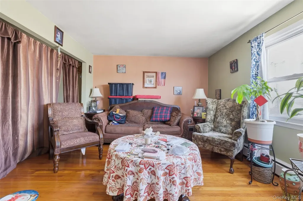 124 Quebec Road Island Park NY 11558