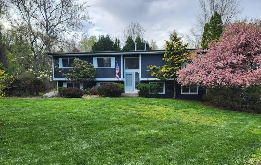 8 Keri Lane Spring Valley NY 10977