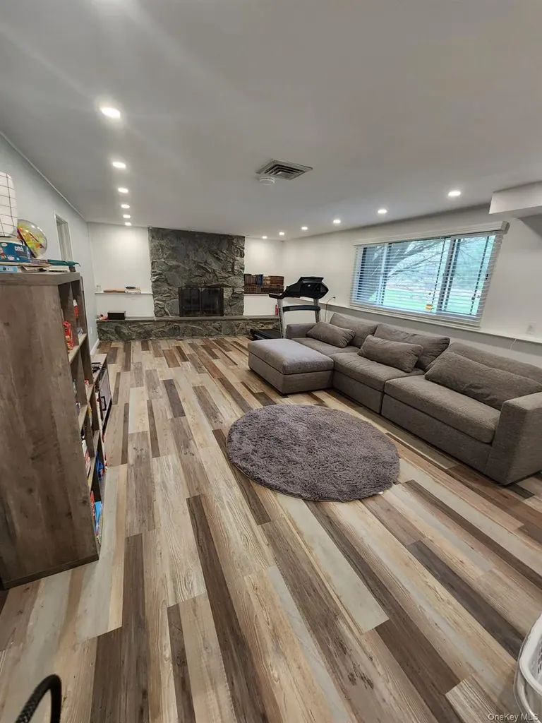 8 Keri Lane Spring Valley NY 10977