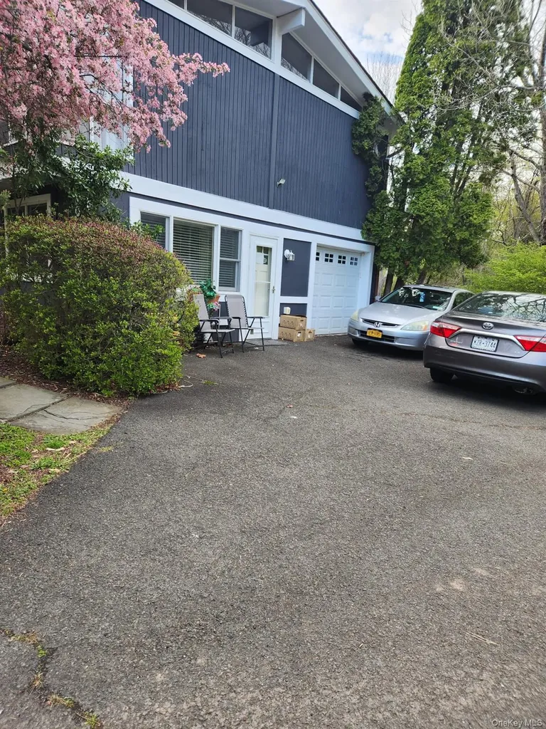 8 Keri Lane Spring Valley NY 10977