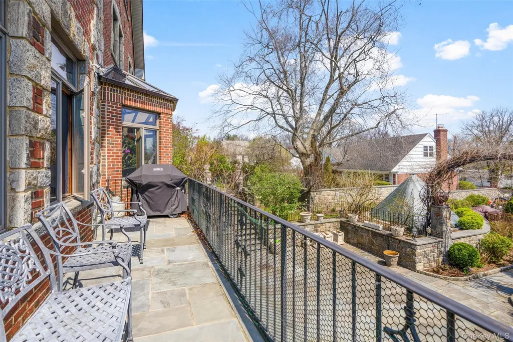 106 Carver Terrace Yonkers NY 10710