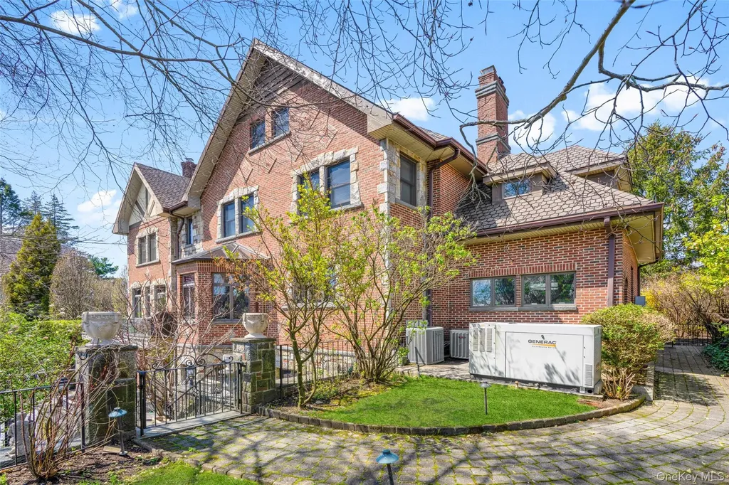 106 Carver Terrace Yonkers NY 10710